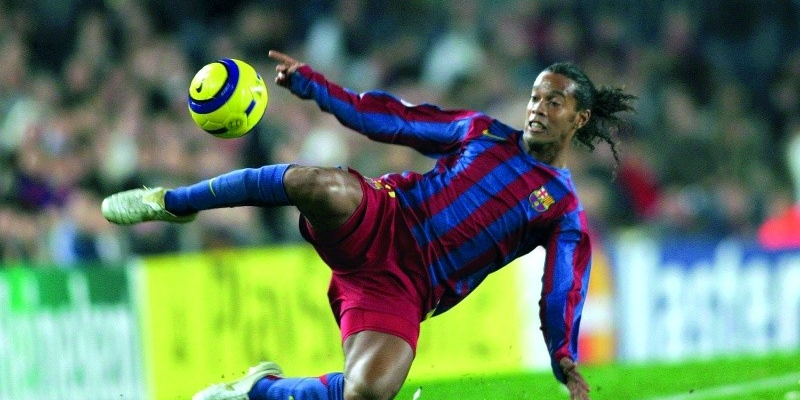 What defines a “striker”? The characteristics compared